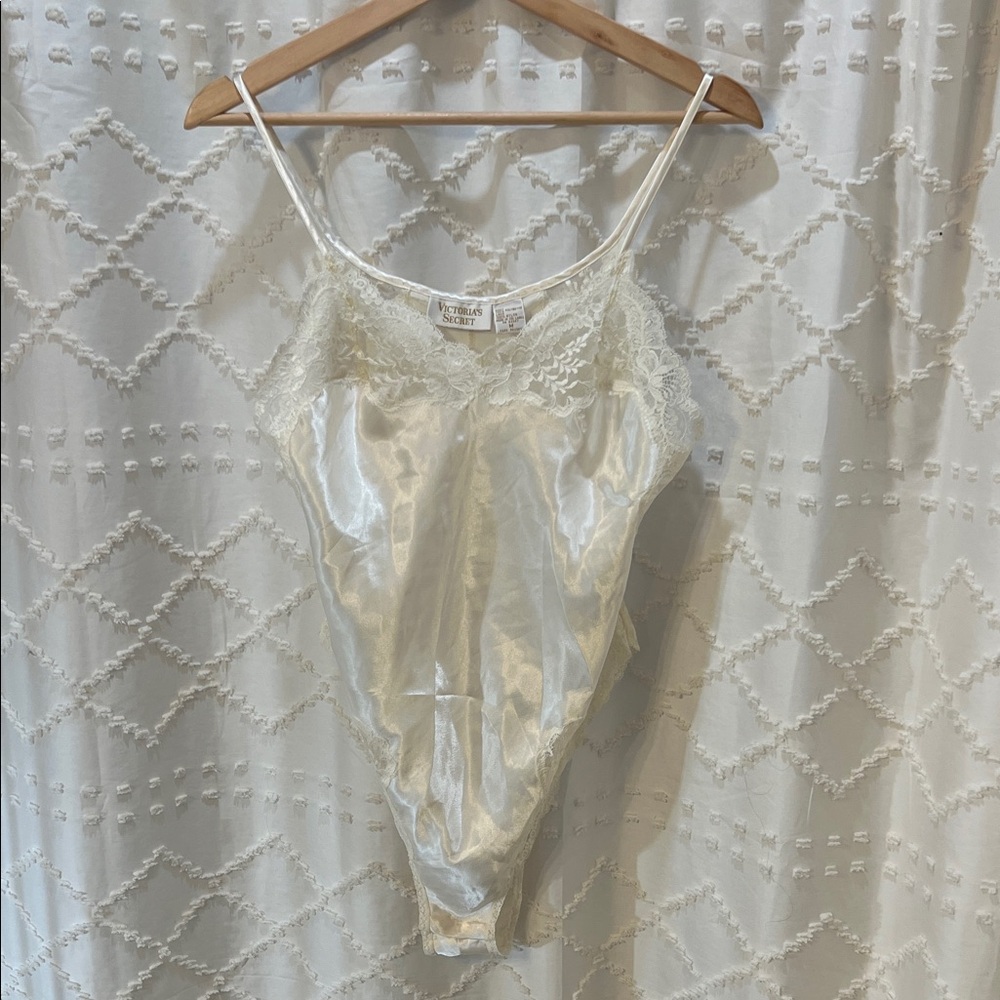 Gold Label Victoria's Secret Cream Lace Chemise